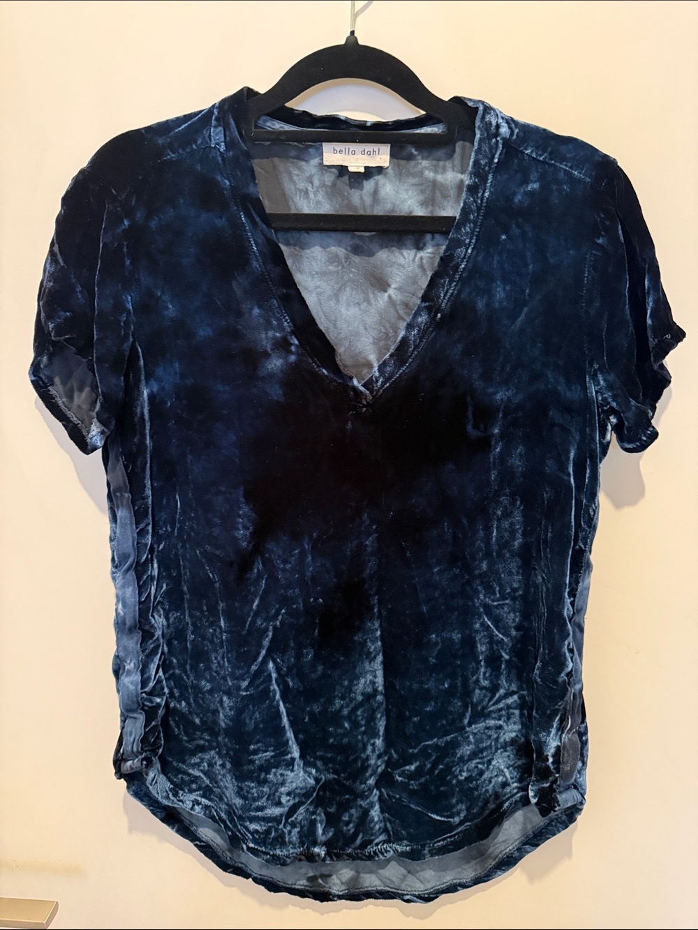 Bella Dahl Navy Crushed Velvet V-Neck Short Sleeve Top